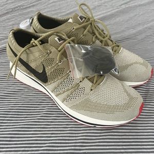 NWOB - Nike - Flyknit Trainer - 11.5